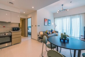 Appartement (1 Bedroom) | Cuisine privée | Micro-ondes, four, plaque de cuisson, bouilloire électrique