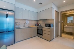 Apartment (1 Bedroom) | Private kitchen | Microwave, oven, stovetop, electric kettle - Luxury Burj Royale in the heart of Downtown (Dubai)