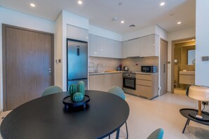 Appartamento (1 Bedroom) | Cucina privata | Microonde, forno, piano cottura, bollitore elettrico