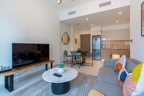 Apartment (1 Bedroom) | Living room | 50-cm plasma TV with satellite channels - Luxury Burj Royale in the heart of Downtown (Dubai)