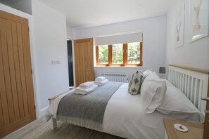 2 bedrooms, individually decorated, individually furnished, free WiFi - Robins Nest (Fareham)