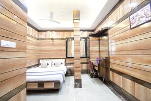 Quarto club | 11 quartos, escrivaninha, Wi-Fi de cortesia, roupa de cama