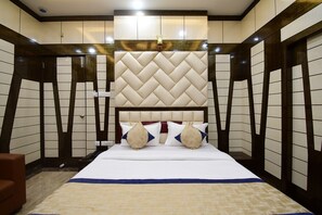 Luxury Studio, 1 King Bed | Desk, free WiFi, bed sheets - Hotel Margaret (Kolkata)
