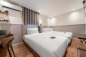 Familien-Dreibettzimmer | Schreibtisch, schallisolierte Zimmer, kostenloses WLAN
