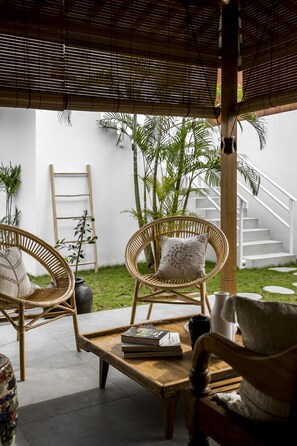 Deluxe Villa, 5 Bedrooms, Non Smoking, Private Pool | Living area | Smart TV