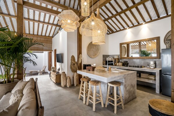 Private kitchen - Villa Mimpi by Alfred in Bali (Seminyak)