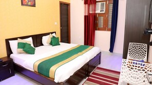 Deluxe Room | Free WiFi - Hotel Abodes House (Noida)