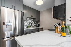 Luxury Condo, 1 Queen Bed | Private kitchen - Chic & Elegant Oceanfront Vistas (Kihei)
