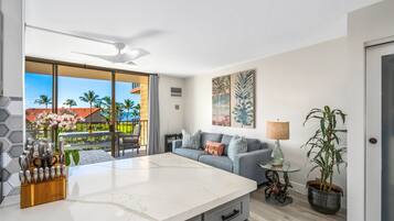 Condo superluxo | Área de estar | Smart TV 50 polegadas com canais digitais, TV, Hulu