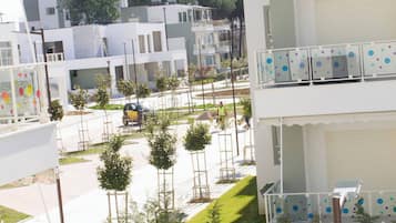 Apartment, 2 Bedrooms, Balcony | Bahagian luar