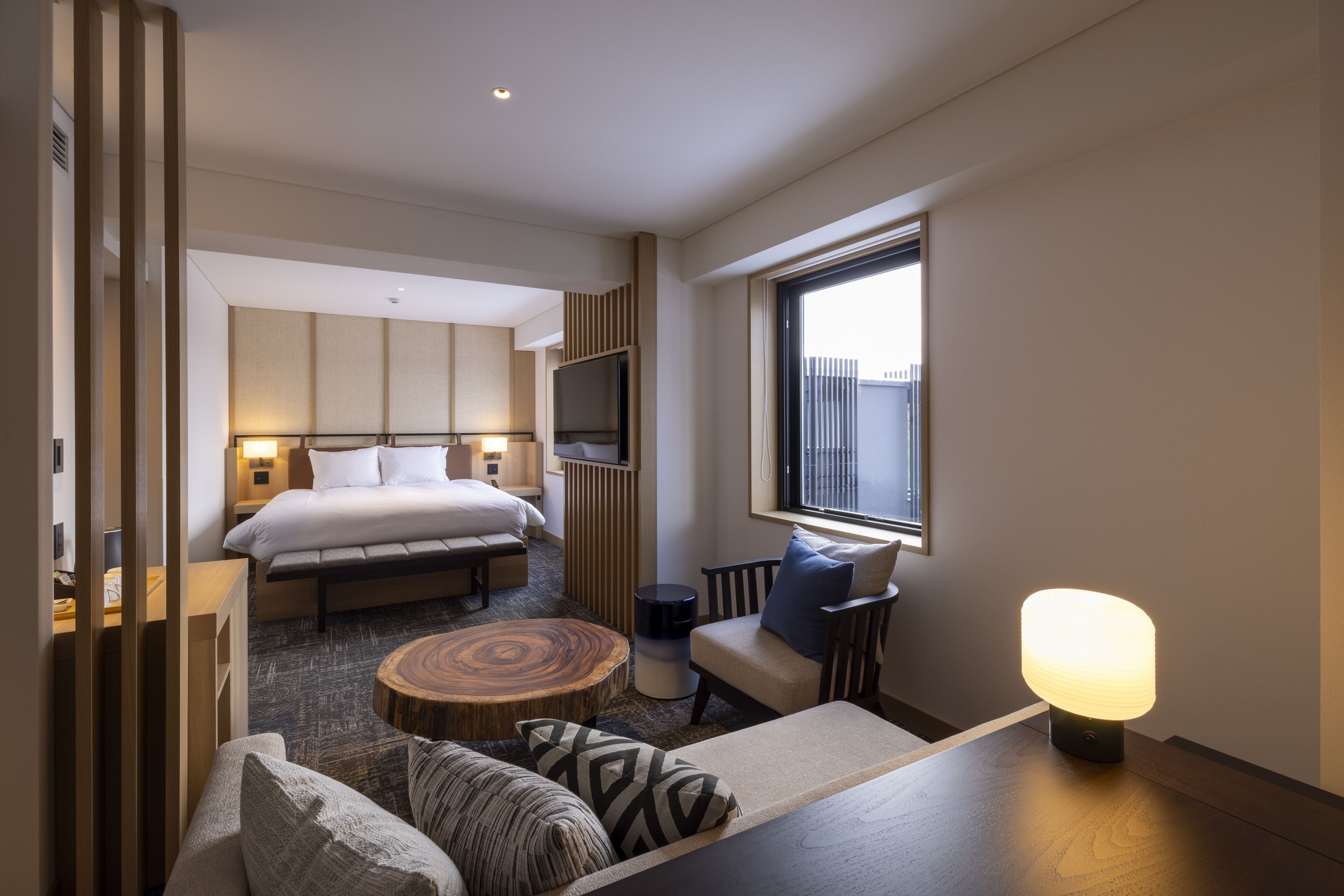 房內夾萬、書桌、手提電腦工作空間、免費 Wi-Fi