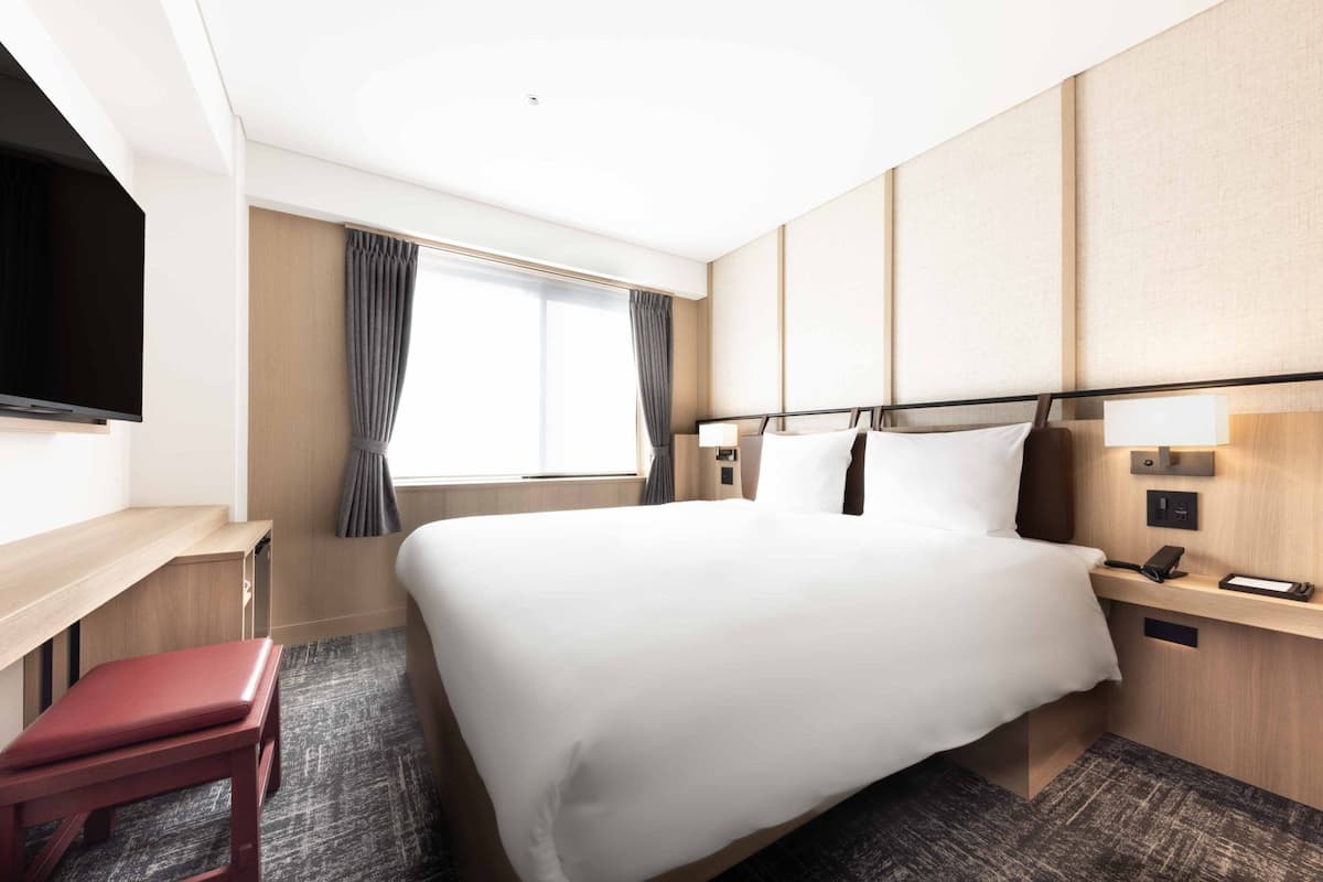 Superior-huone, 1 suuri parisänky | Tallelokero huoneessa, työpöytä