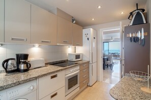 Køleskab, mikrobølgeovn, ovn, opvaskemaskine