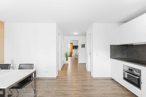 KĂŒhlschrank, Ofen, Herdplatte, GeschirrspĂŒler