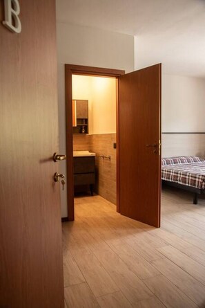 2 sovrum, skrivbord, wi-fi och sängkläder