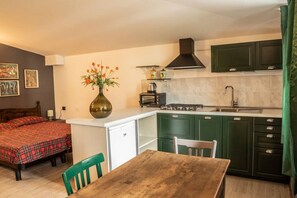Fridge, microwave, oven, coffee/tea maker