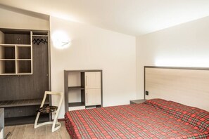 1 Schlafzimmer, Schreibtisch, WLAN, Bettwäsche