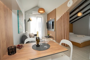 Studio Superior - 1 queensize-sÀng - tillgÄng till pool - havsutsikt | Matsal