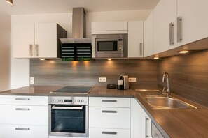 Kühlschrank, Herdplatte, Geschirrspüler, Gefrierschrank