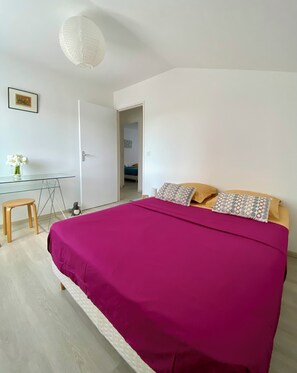 2 bedrooms, desk, iron/ironing board, travel cot