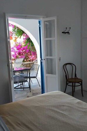 2 habitaciones, tabla de planchar con plancha, wifi y ropa de cama