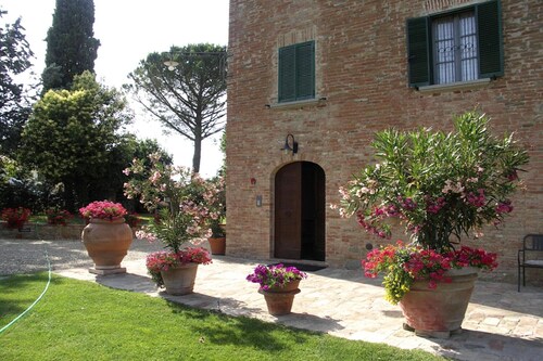 Elegant Castle Stay with Pool