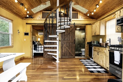 A/C, Firepit, Grill, Pet Friendly