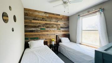 2 chambres, fer et planche à repasser, Wi-Fi gratuit, draps fournis