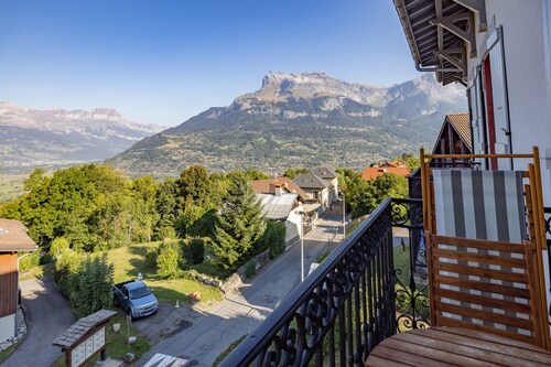 Holiday Studio "Gai Soleil" with Mountain Views