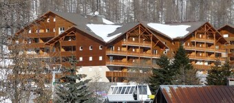 Apartment 'Terrasses De Labrau - Res Piscine' with Mountain View and Balcony