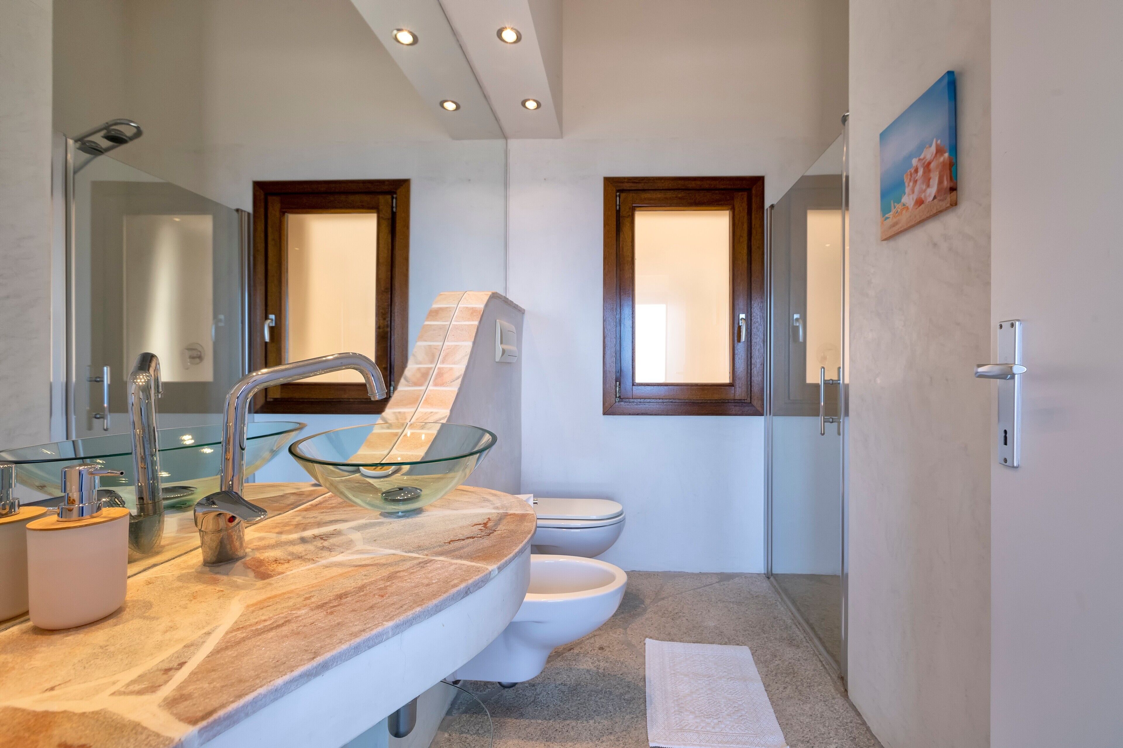 Bathtub, hair dryer, towels