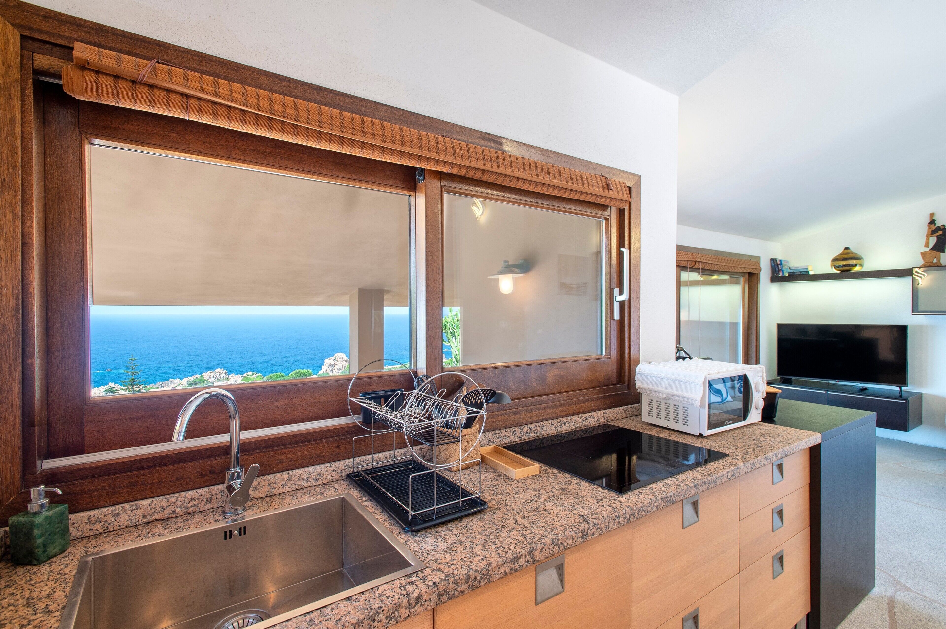 Kühlschrank, Mikrowelle, Herdplatte, Geschirrspüler