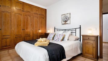 4 chambres, fer et planche à repasser, Wi-Fi gratuit, draps fournis