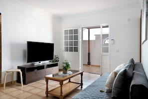 TV - Vacation Home "Casa Cordel" with Private Terrace & Wi-Fi (Playa Honda)