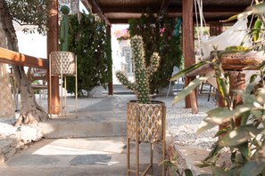 Property grounds - Apartment In A Hotel 'Sun Rock - Villa Menexes' with Sea View, Wi-Fi and Air Conditioning (Naxos)