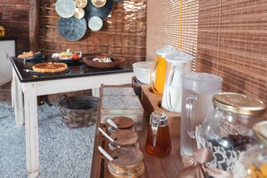 Dining - Apartment In A Hotel 'Sun Rock - Villa Menexes' with Sea View, Wi-Fi and Air Conditioning (Naxos)