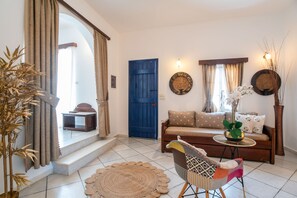 TV - Apartment In A Hotel 'Sun Rock - Villa Menexes' with Sea View, Wi-Fi and Air Conditioning (Naxos)