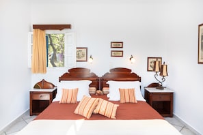 1 bedroom, free WiFi, bed sheets - Apartment In A Hotel 'Sun Rock Boutique - Villa Pansy' with Private Terrace and Air Conditioning (Naxos)