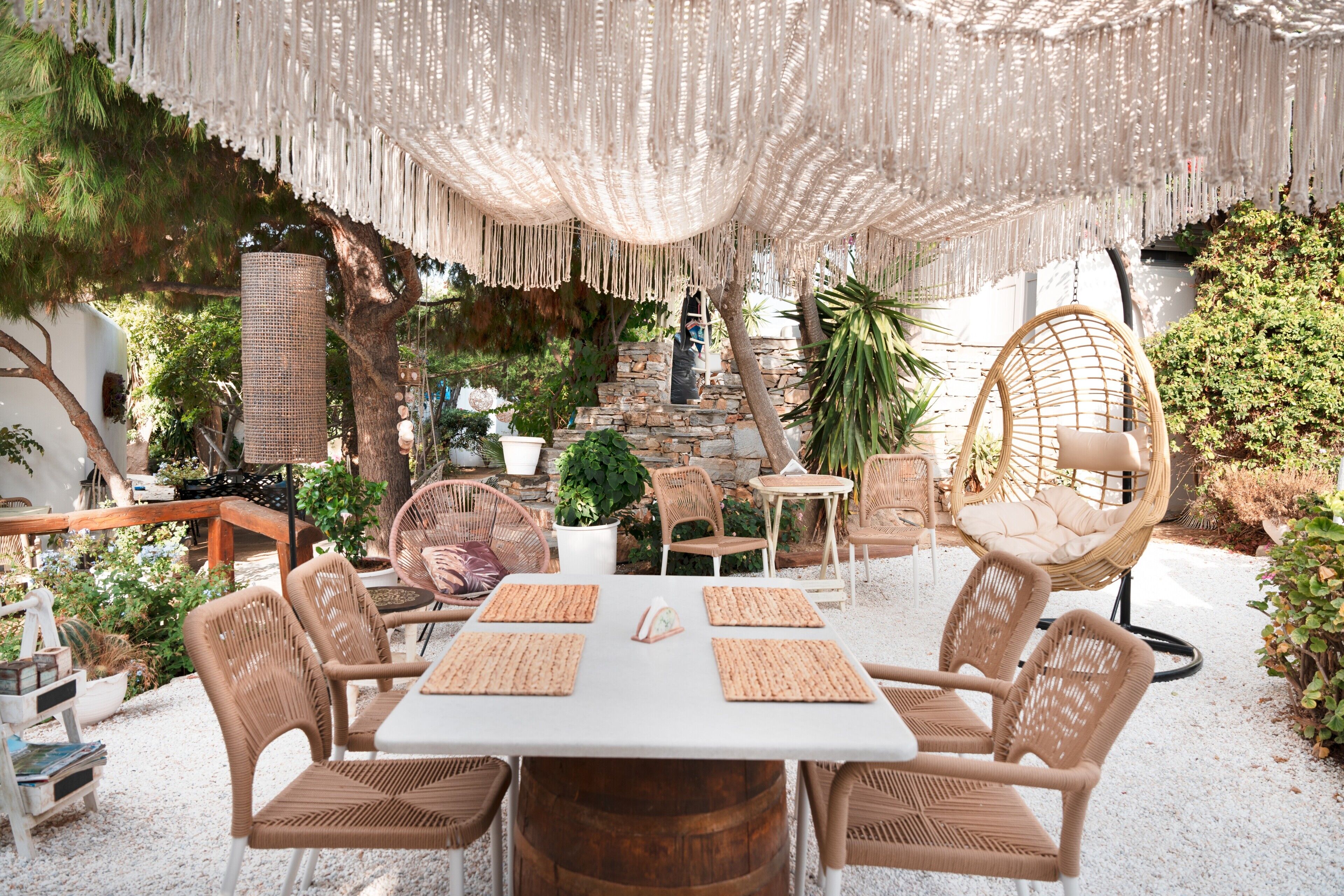 屋外ダイニングエリア