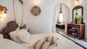 A bedroom with a bed, bedside table, lamp, curtains, and a mirror. - Apartment In A Hotel 'Sun Rock Boutique - Villa Gerani' with Private Terrace and Air Conditioning (Naxos)