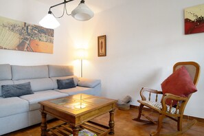 Televisión y chimenea 