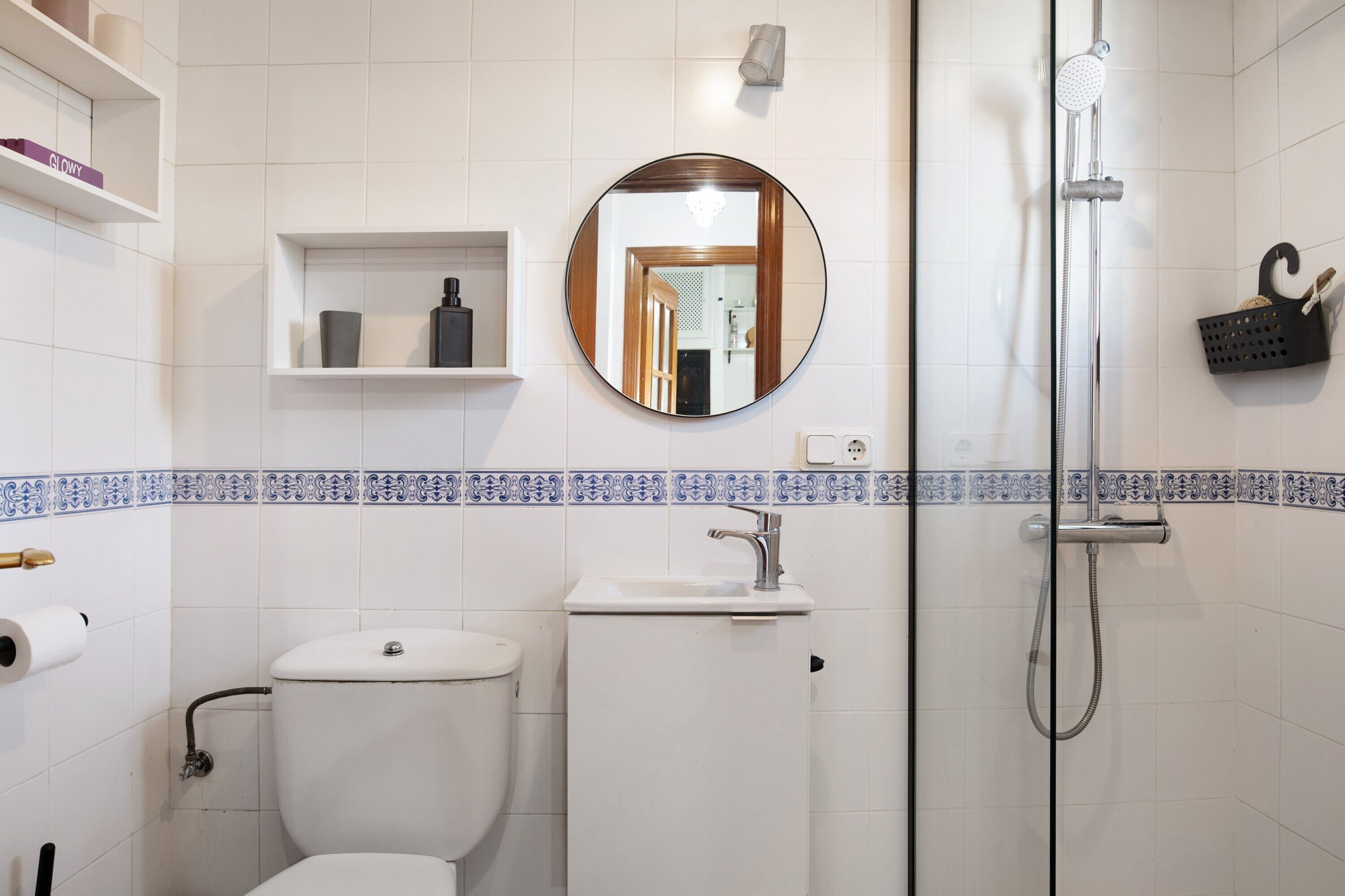 Bathtub, hair dryer, towels