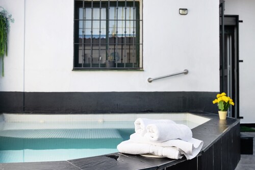 Chalet 'Casa Mia' mit Außen-Whirlpool, privater Terrasse, Garten und WLAN
