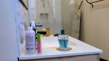 Een douche, een haardroger