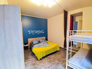 1 bedroom, iron/ironing board, free WiFi, bed sheets - L'appart Millau – City Center Apartment with Wi-Fi and Free Parking (Millau)