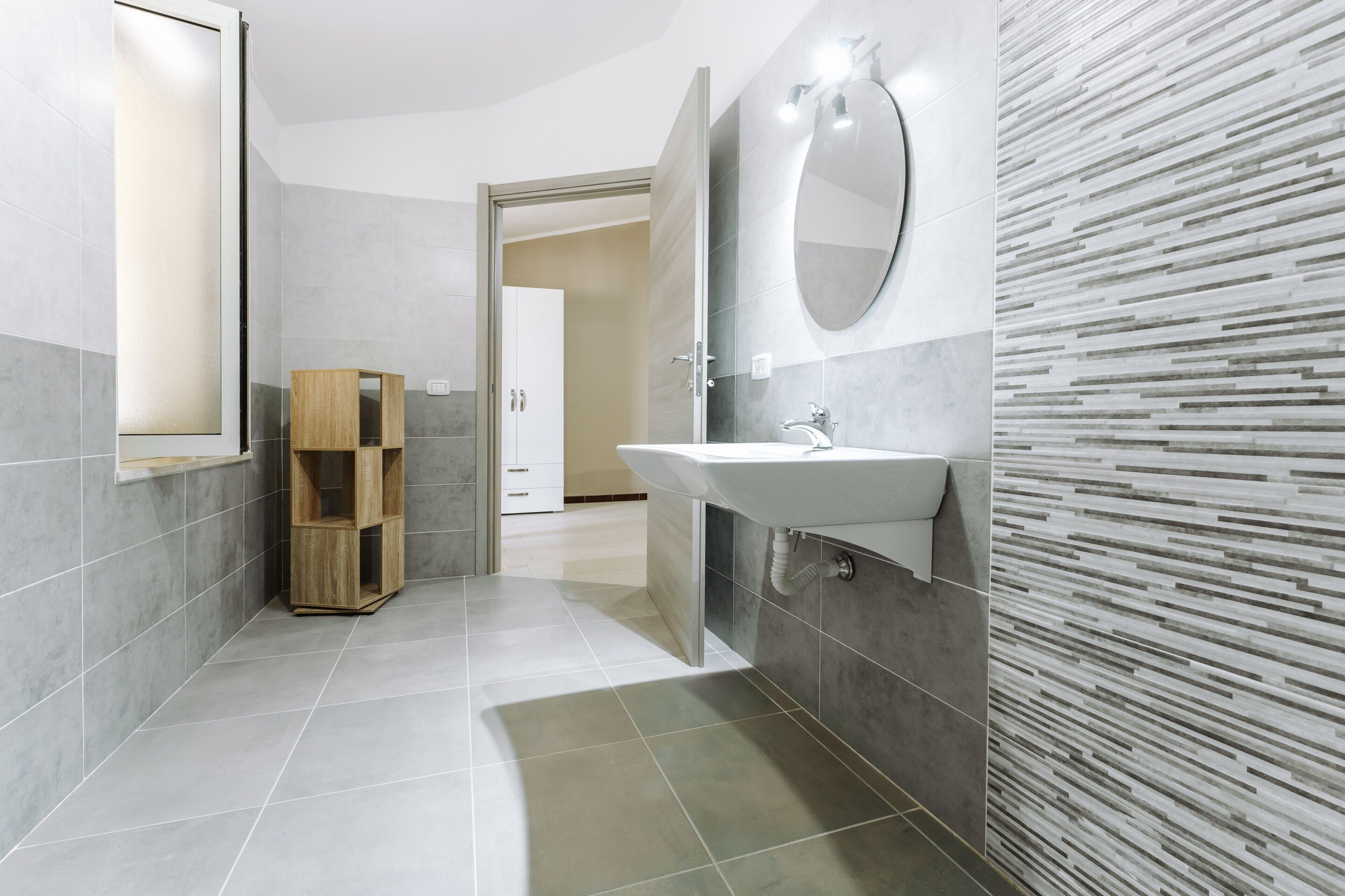 Chuveiro, toalhas de banho