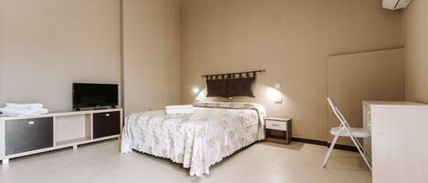 3 makuuhuonetta, silitysrauta/-lauta, ilmainen Wi-Fi, vuodevaatteet