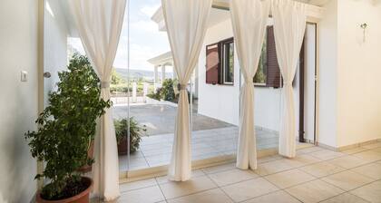 Holiday Home 'Domo Bonaeras' with Mountain View, Wi-Fi and Air Conditioning