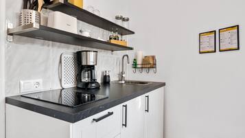 Køleskab, mikrobølgeovn, ovn, kogeplade