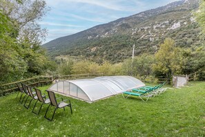 Property grounds - Gran Parents Country House with Lake Views, Wi-Fi, and Air Conditioning (Odèn)